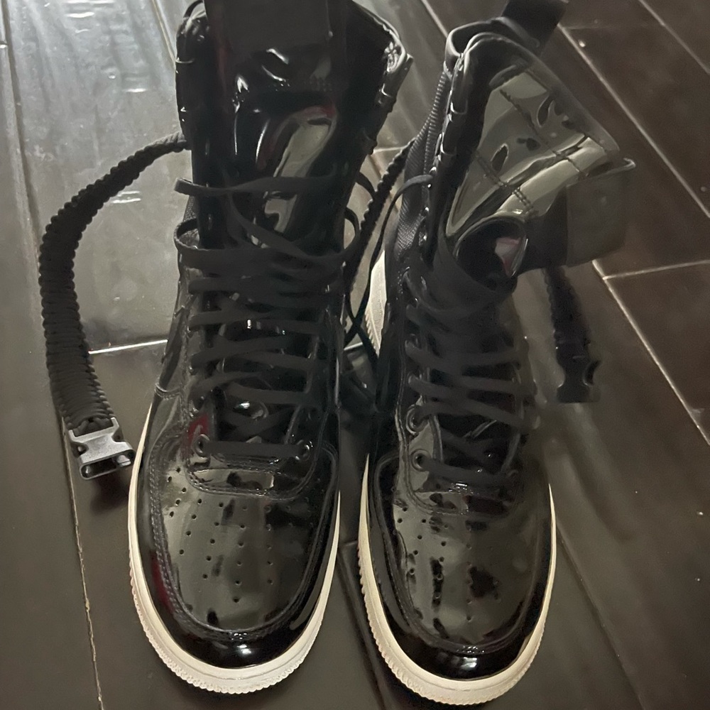 Super Cute “RARE” black patent Women’s Nike Airforce Revolution Sky